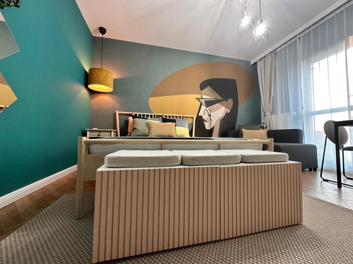 Apartment 21