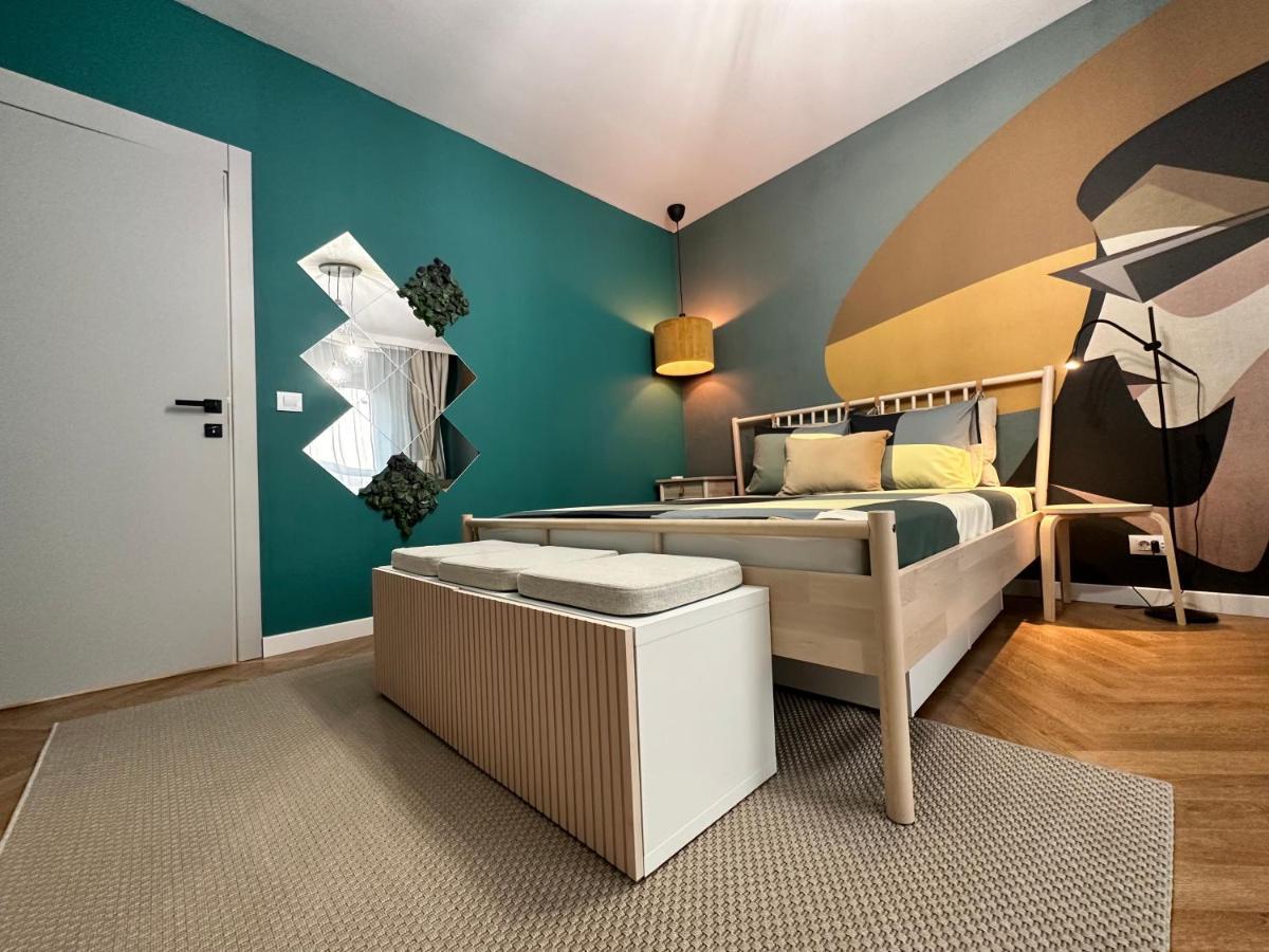 Apartment 21